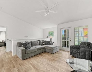8933 Manor Loop - Photo Thumbnail 3