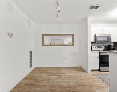 8933 Manor Loop - Photo Thumbnail 14
