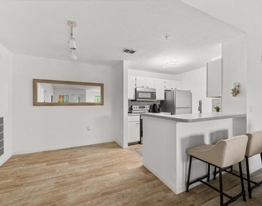8933 Manor Loop - Photo Thumbnail 13