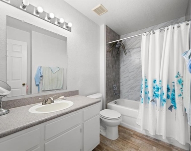 8933 Manor Loop - Photo Thumbnail 8