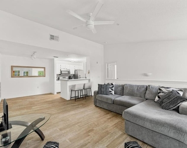 8933 Manor Loop - Photo Thumbnail 12