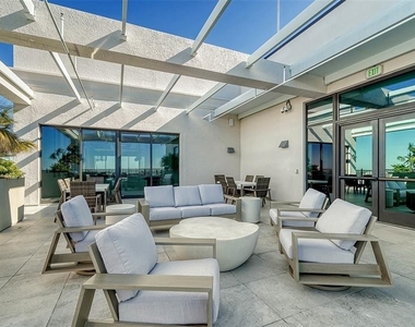 33 S Palm Avenue - Photo Thumbnail 2