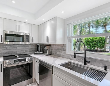 6750 Gulf Of Mexico Drive - Photo Thumbnail 7