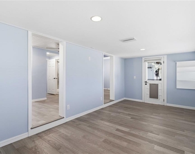 607 Manatee Avenue - Photo Thumbnail 6