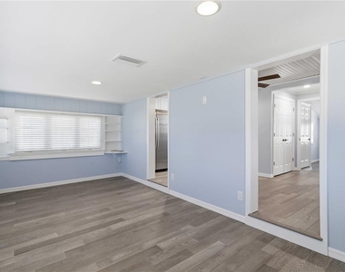 607 Manatee Avenue - Photo Thumbnail 8