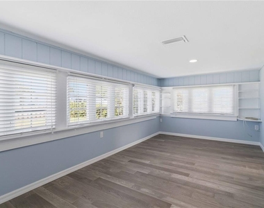 607 Manatee Avenue - Photo Thumbnail 10