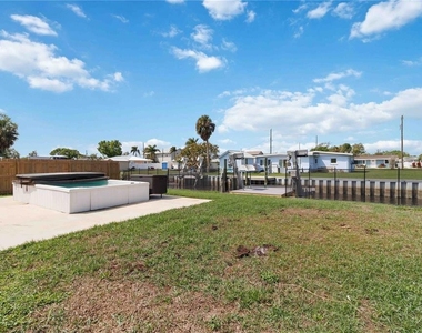 607 Manatee Avenue - Photo Thumbnail 26