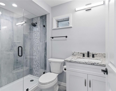607 Manatee Avenue - Photo Thumbnail 23