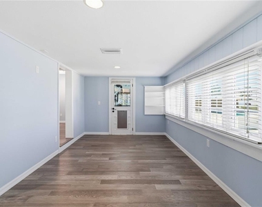 607 Manatee Avenue - Photo Thumbnail 7