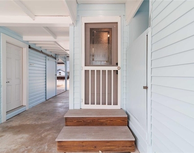 607 Manatee Avenue - Photo Thumbnail 3
