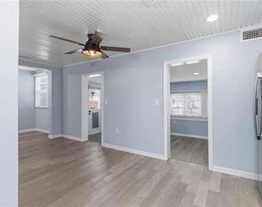 607 Manatee Avenue - Photo Thumbnail 19