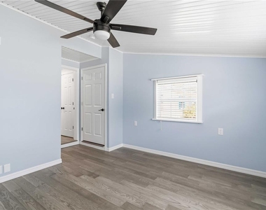 607 Manatee Avenue - Photo Thumbnail 21