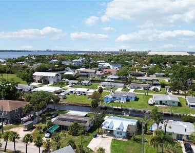 607 Manatee Avenue - Photo Thumbnail 42