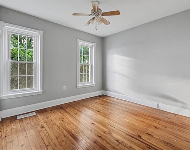 350 Dupont Street - Photo Thumbnail 5