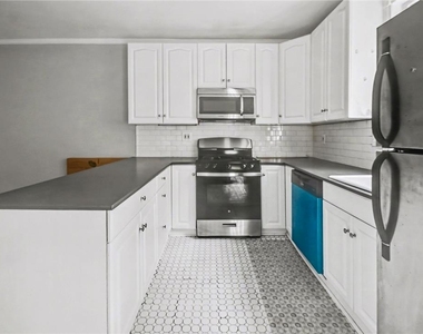 350 Dupont Street - Photo Thumbnail 4