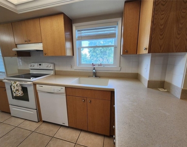1650 1st Avenue W - Photo Thumbnail 2