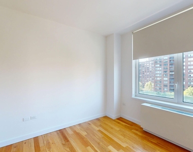 808 Columbus Ave - Photo Thumbnail 3
