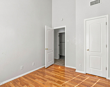 7453 Plaza Taurina Drive - Photo Thumbnail 13