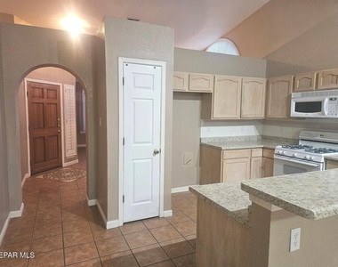 1329 Desierto Rosa Place - Photo Thumbnail 4