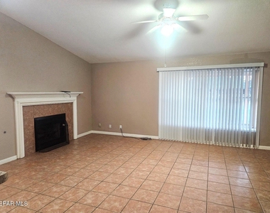 1329 Desierto Rosa Place - Photo Thumbnail 7