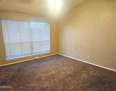 1329 Desierto Rosa Place - Photo Thumbnail 10