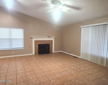 1329 Desierto Rosa Place - Photo Thumbnail 8