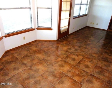 7205 Night Hawk Drive - Photo Thumbnail 8