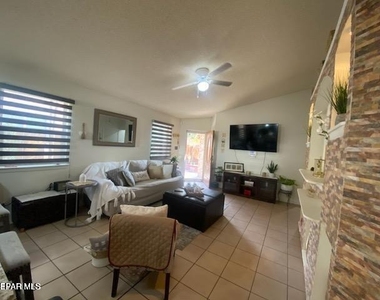 10473 Valle Del Mar Drive - Photo Thumbnail 4