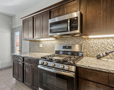 3635 Morgan Bay Street - Photo Thumbnail 4