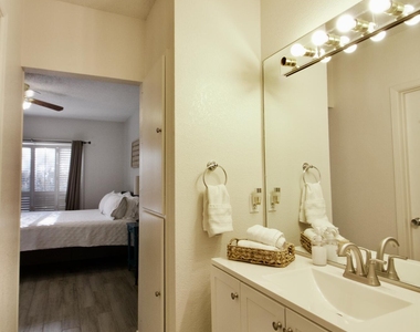 4614 N Stanton Street - Photo Thumbnail 13