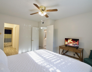 4614 N Stanton Street - Photo Thumbnail 12