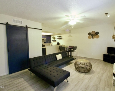 4614 N Stanton Street - Photo Thumbnail 3