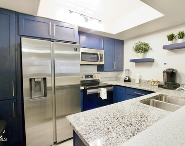 4614 N Stanton Street - Photo Thumbnail 7