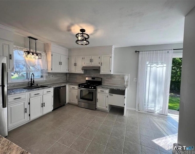 1079 Brooklawn Avenue - Photo Thumbnail 8