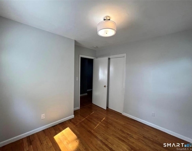 1079 Brooklawn Avenue - Photo Thumbnail 17
