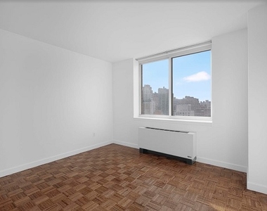 West 42nd Street - Photo Thumbnail 1