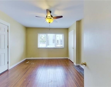 3942 Liberty Ave - Photo Thumbnail 5