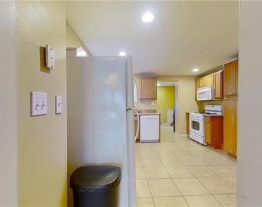 3942 Liberty Ave - Photo Thumbnail 4