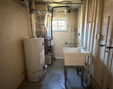 735 Athalia St - Photo Thumbnail 13