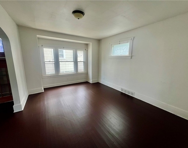 1115 Bond St - Photo Thumbnail 2