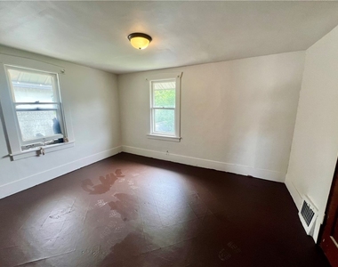 1115 Bond St - Photo Thumbnail 6