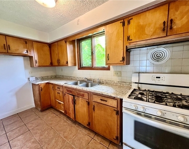 1115 Bond St - Photo Thumbnail 4