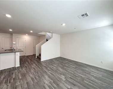 4921 Hunter Mesa Avenue - Photo Thumbnail 2