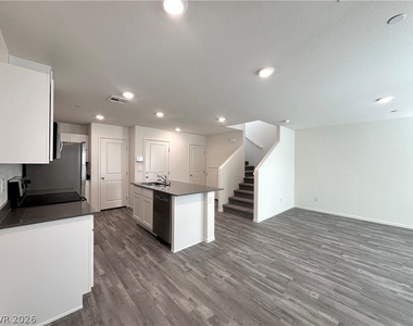 4921 Hunter Mesa Avenue - Photo Thumbnail 4