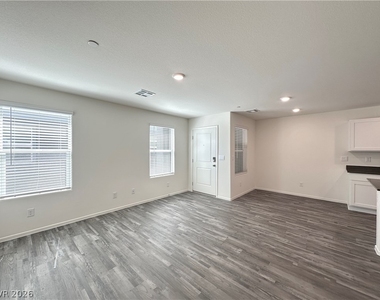 4921 Hunter Mesa Avenue - Photo Thumbnail 3