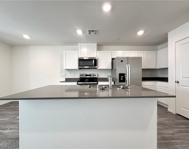 4921 Hunter Mesa Avenue - Photo Thumbnail 7