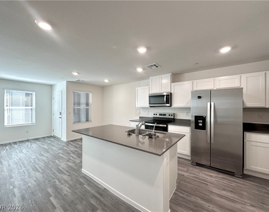 4921 Hunter Mesa Avenue - Photo Thumbnail 6