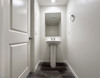 4921 Hunter Mesa Avenue - Photo Thumbnail 8