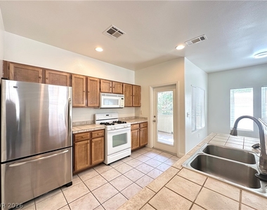 1501 Cardinal Peak Lane - Photo Thumbnail 4