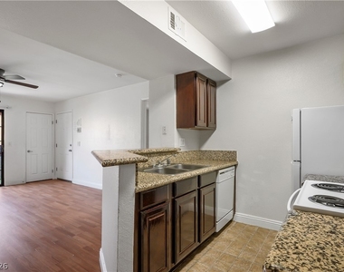 5170 S Jones Boulevard - Photo Thumbnail 6
